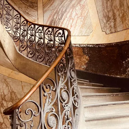 Escalier D'or Conciergeriedamecarcas Appartement