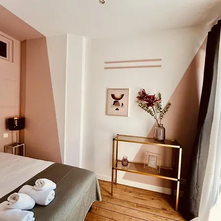 Escalier D'or Conciergeriedamecarcas Appartement Carcassonne