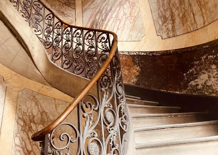 Escalier D'or Conciergeriedamecarcas Apartment