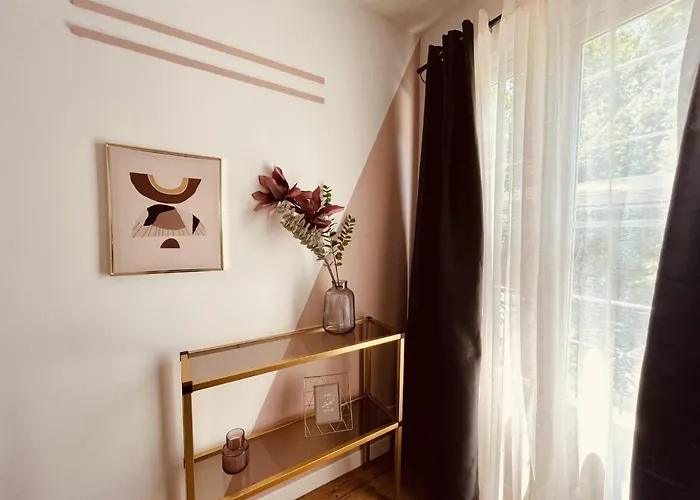 Escalier D'or Conciergeriedamecarcas Apartment *