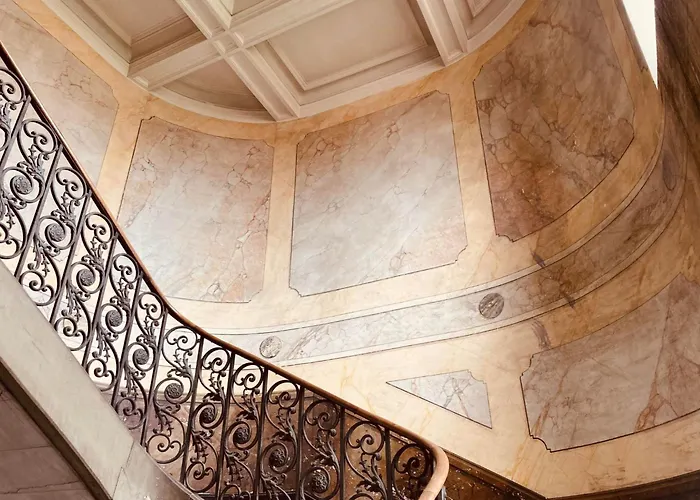 Escalier D'or Conciergeriedamecarcas Carcassonne